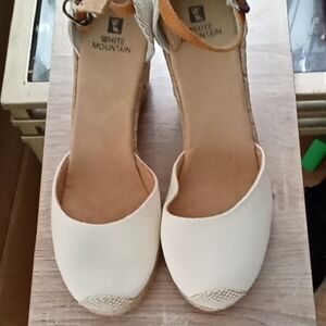 White Mountain Women's Tan and Cream Espadrilles
